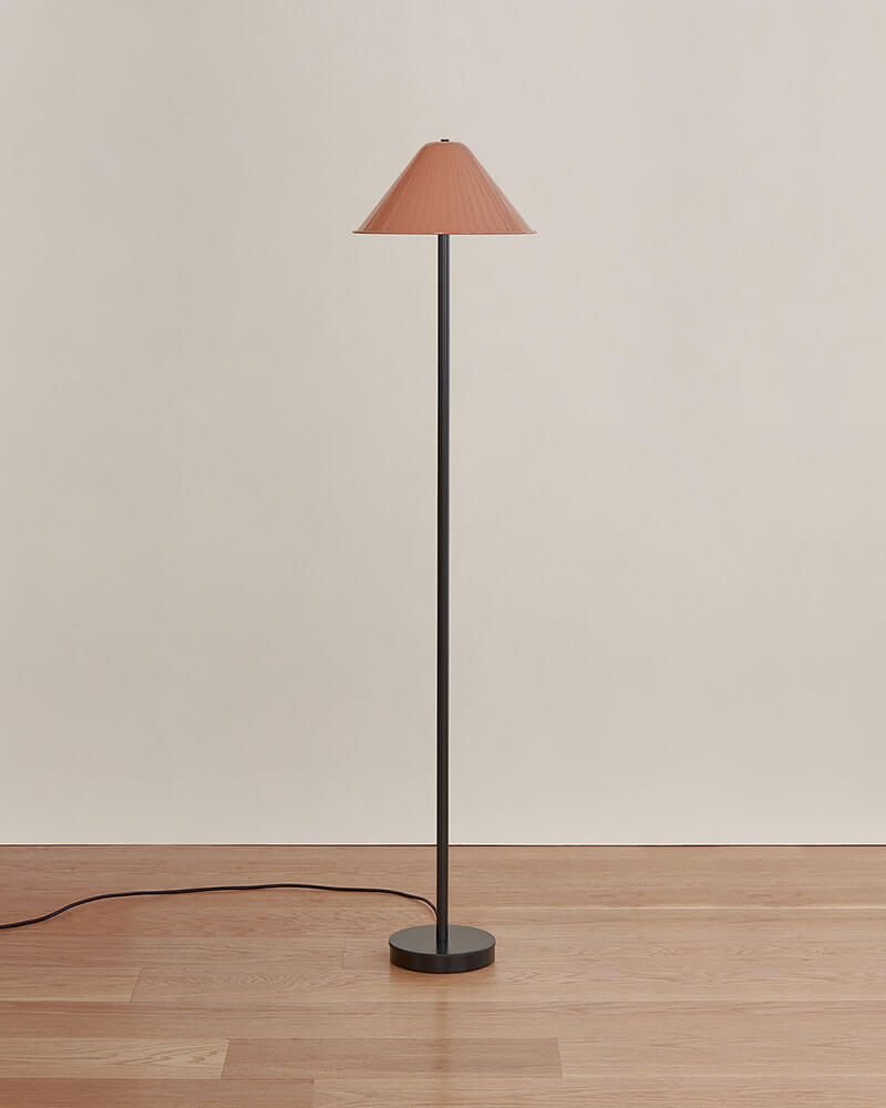 EAVE FLOOR LAMP par IN COMMON WITH