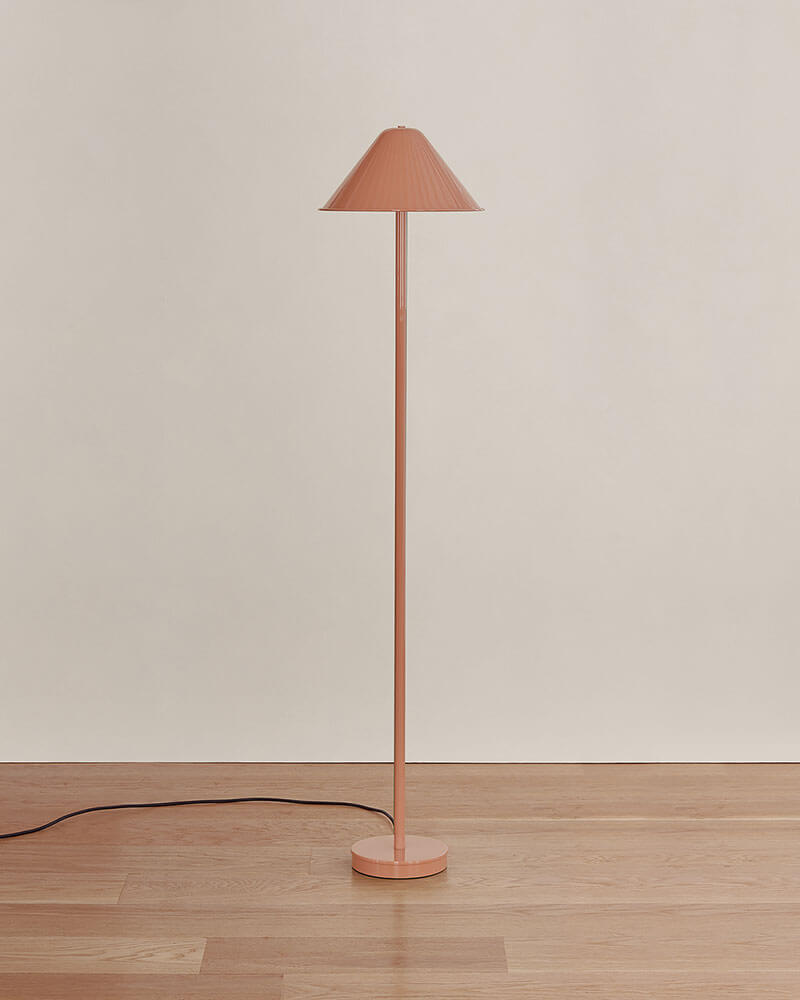 EAVE FLOOR LAMP par IN COMMON WITH