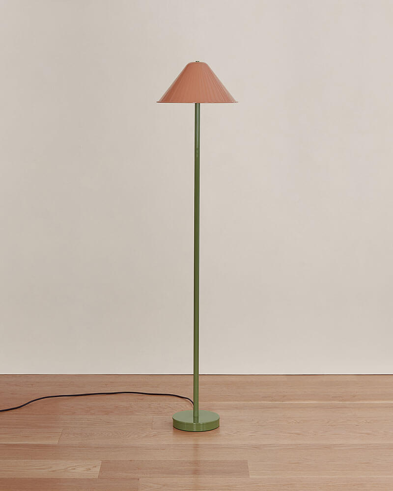 EAVE FLOOR LAMP par IN COMMON WITH