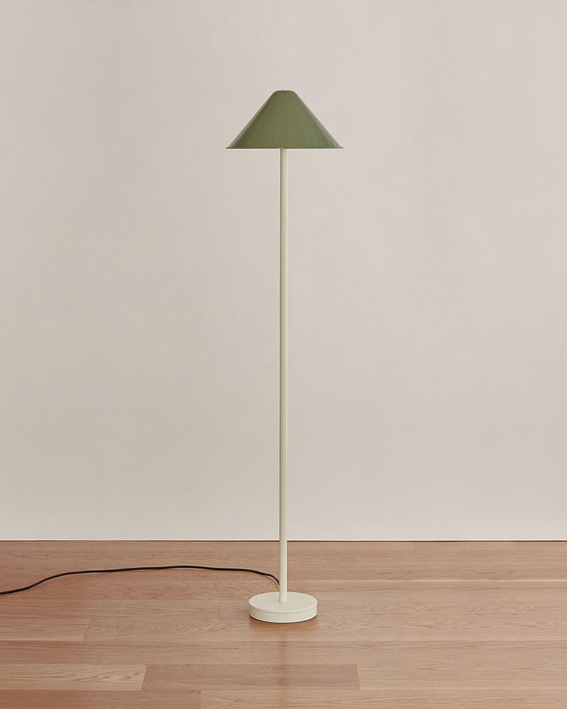 EAVE FLOOR LAMP par IN COMMON WITH