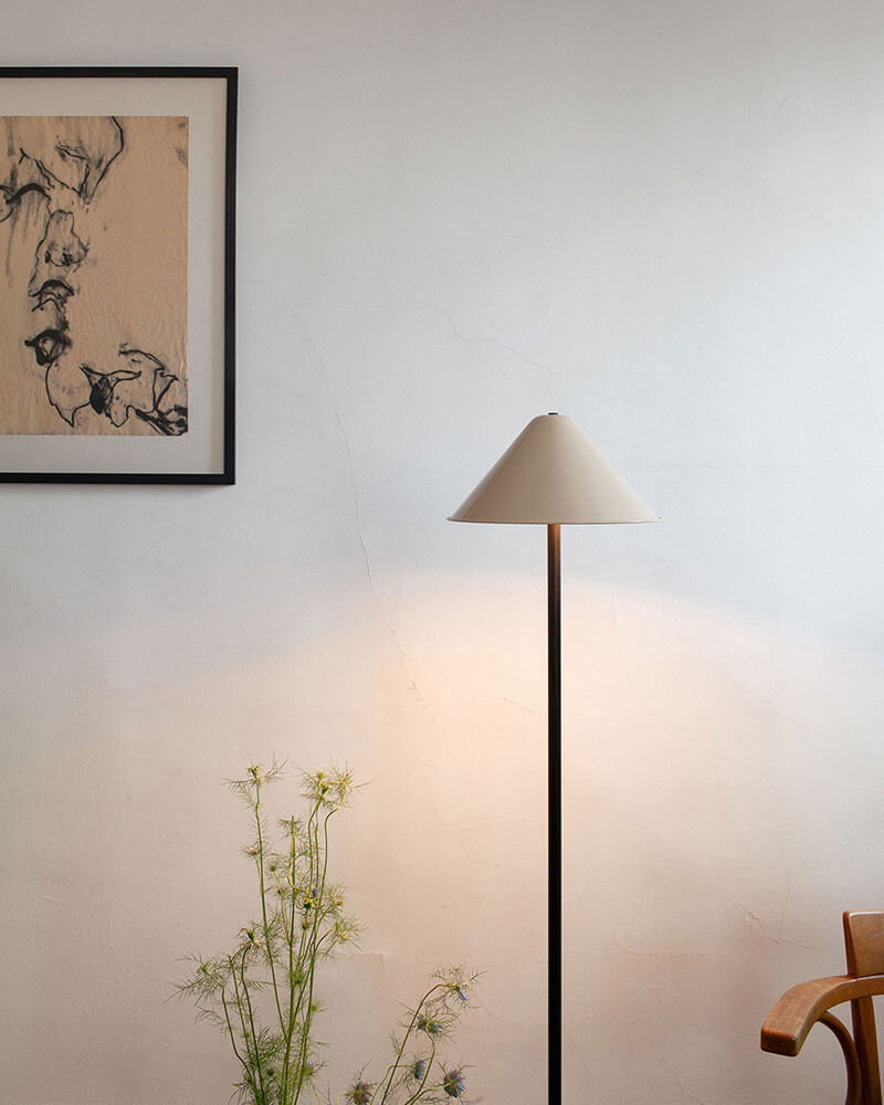 EAVE FLOOR LAMP par IN COMMON WITH