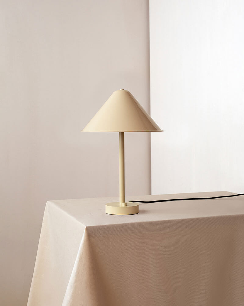 EAVE TABLE LAMP par IN COMMON WITH