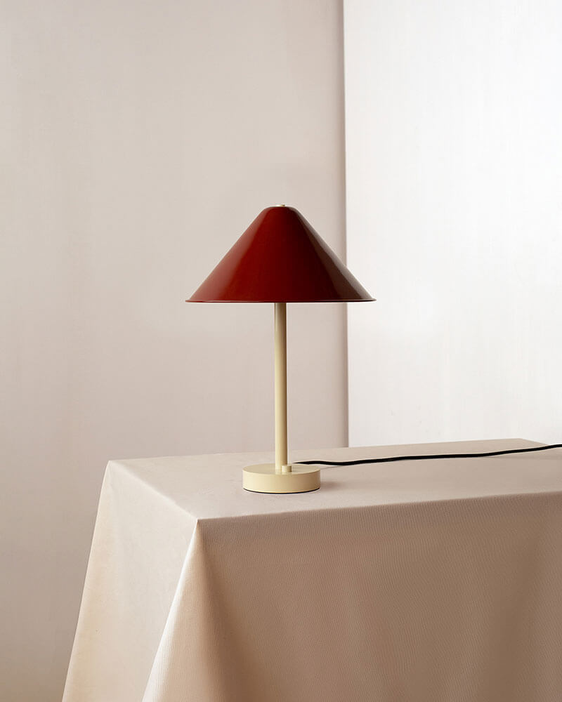 EAVE TABLE LAMP par IN COMMON WITH