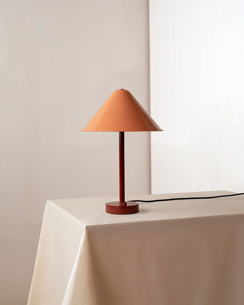 EAVE TABLE LAMP par IN COMMON WITH