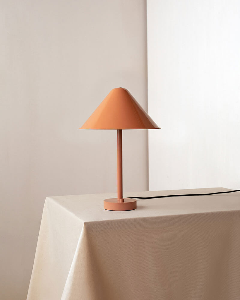 EAVE TABLE LAMP par IN COMMON WITH