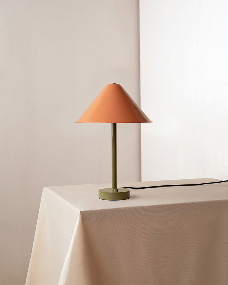 EAVE TABLE LAMP par IN COMMON WITH