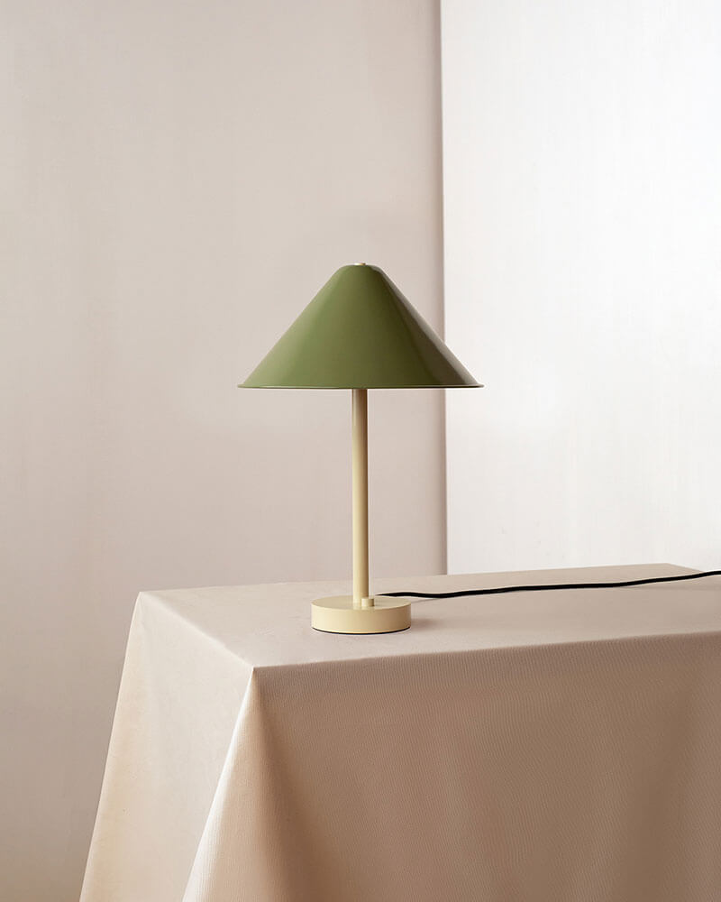 EAVE TABLE LAMP par IN COMMON WITH