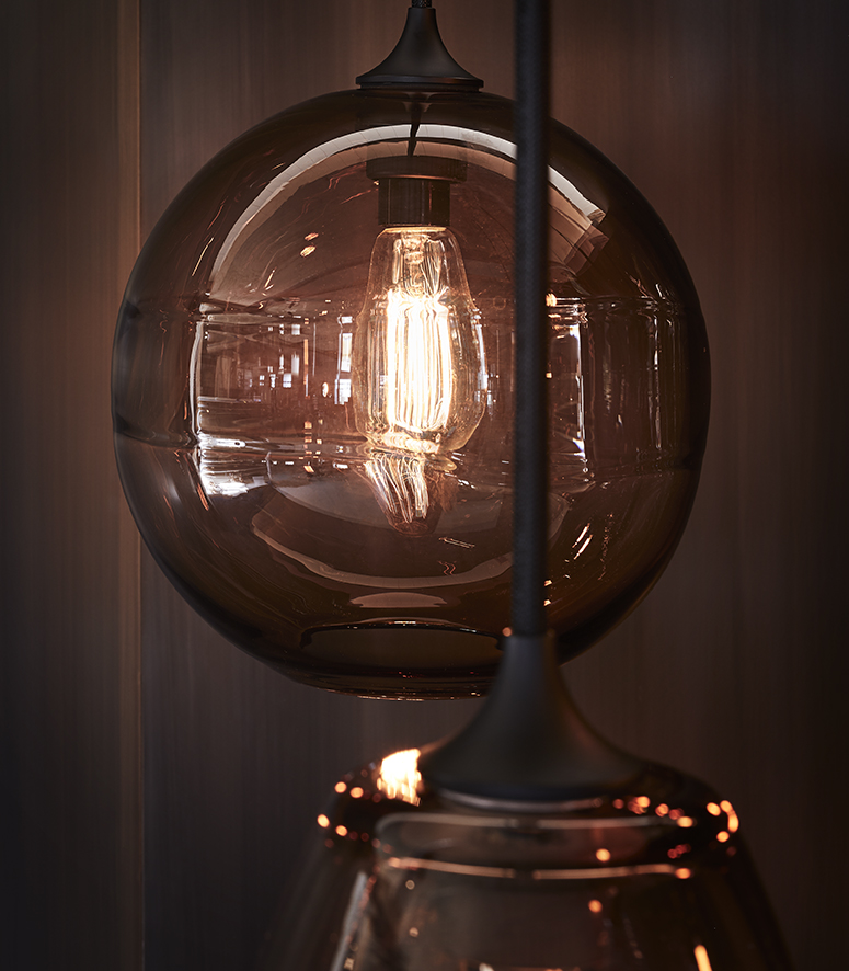 CLEAR BAND PENDANT par John pomp