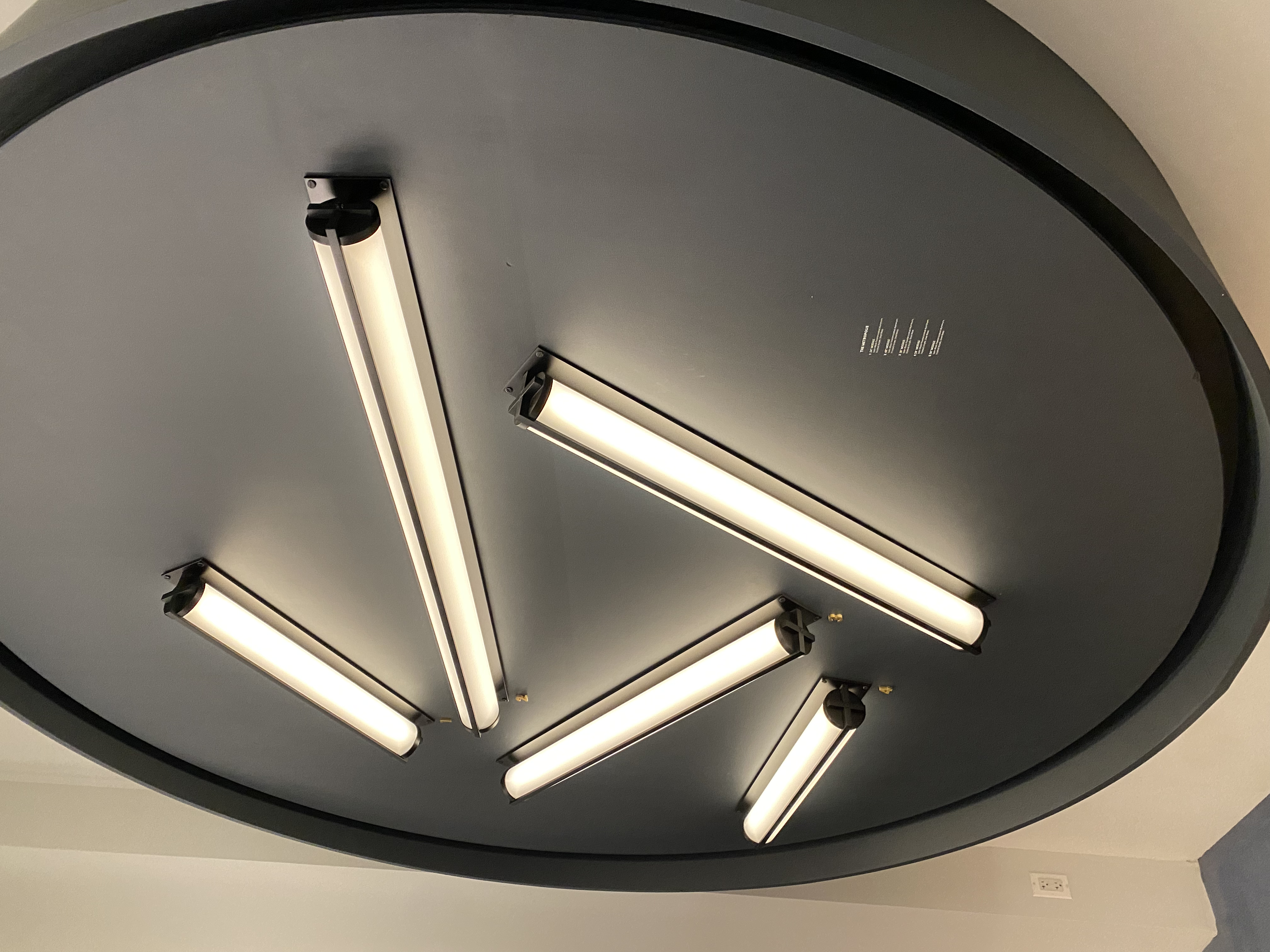 METROPOLIS WALL SCONCE par Juniper