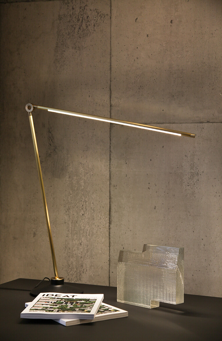 THIN TASK LAMP par Juniper