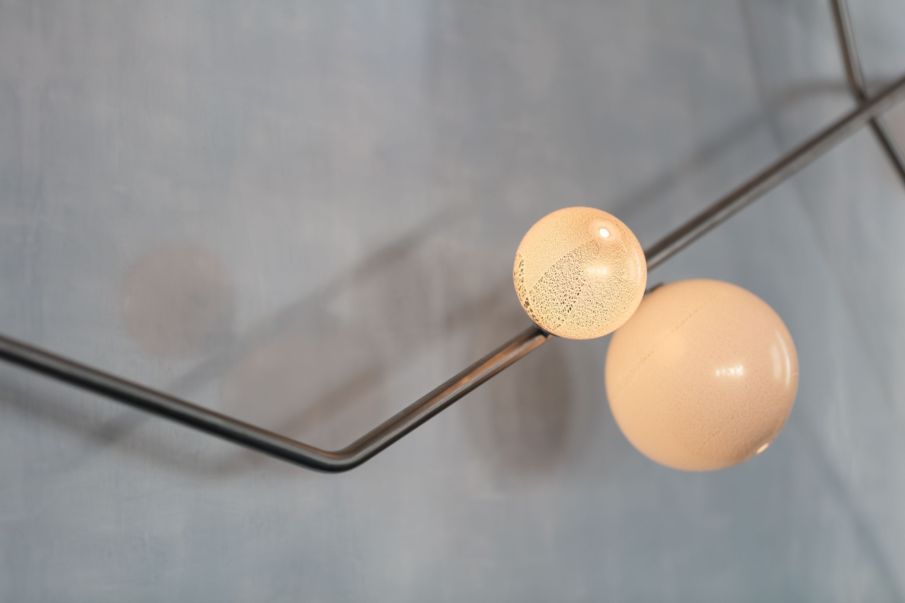 GLOBE CHERRY BOMB FLUSH MOUNT CB.04.02 par Lindsey Adelman