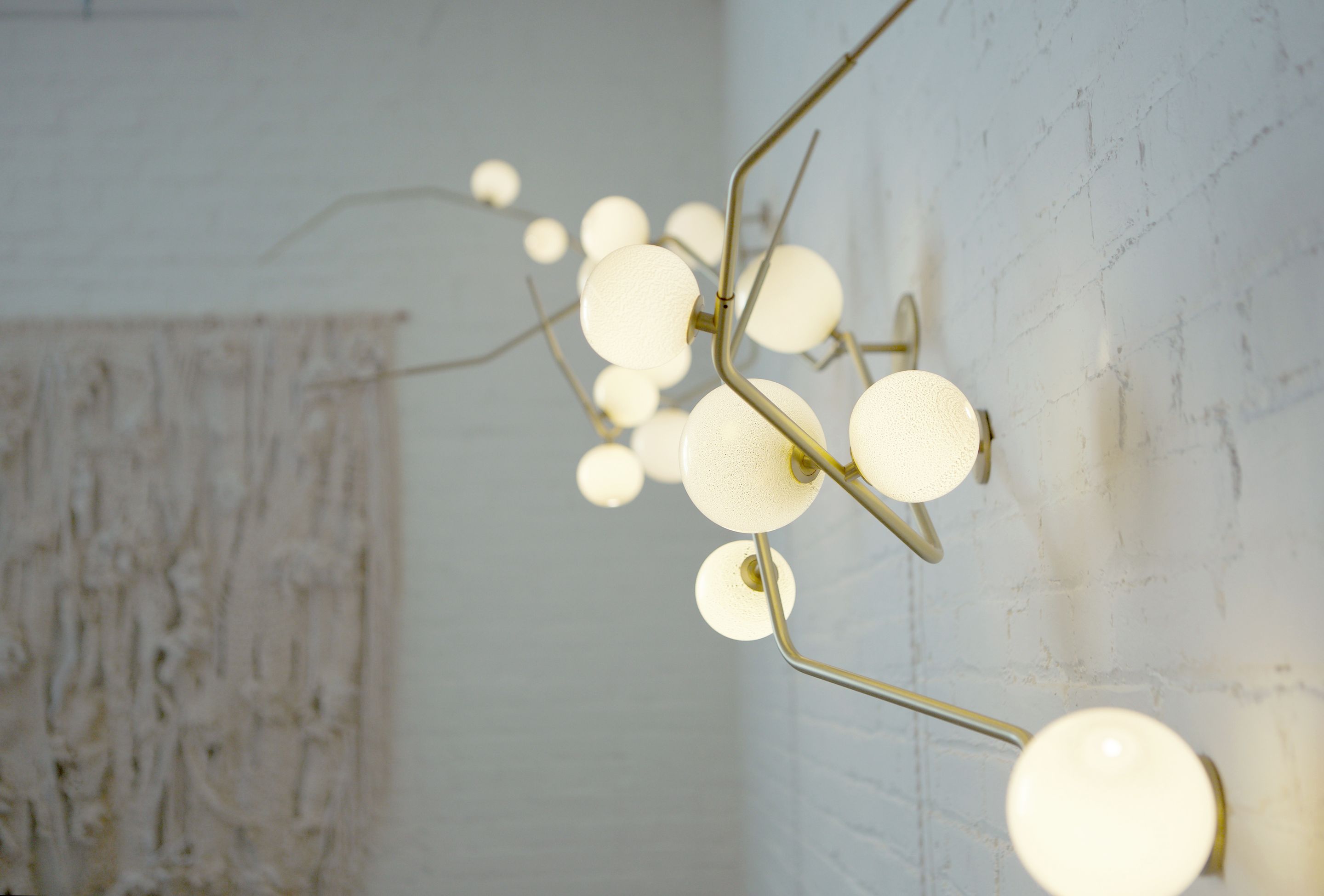 GLOBE CHERRY BOMB FLUSH MOUNT CB.04.02 par Lindsey Adelman