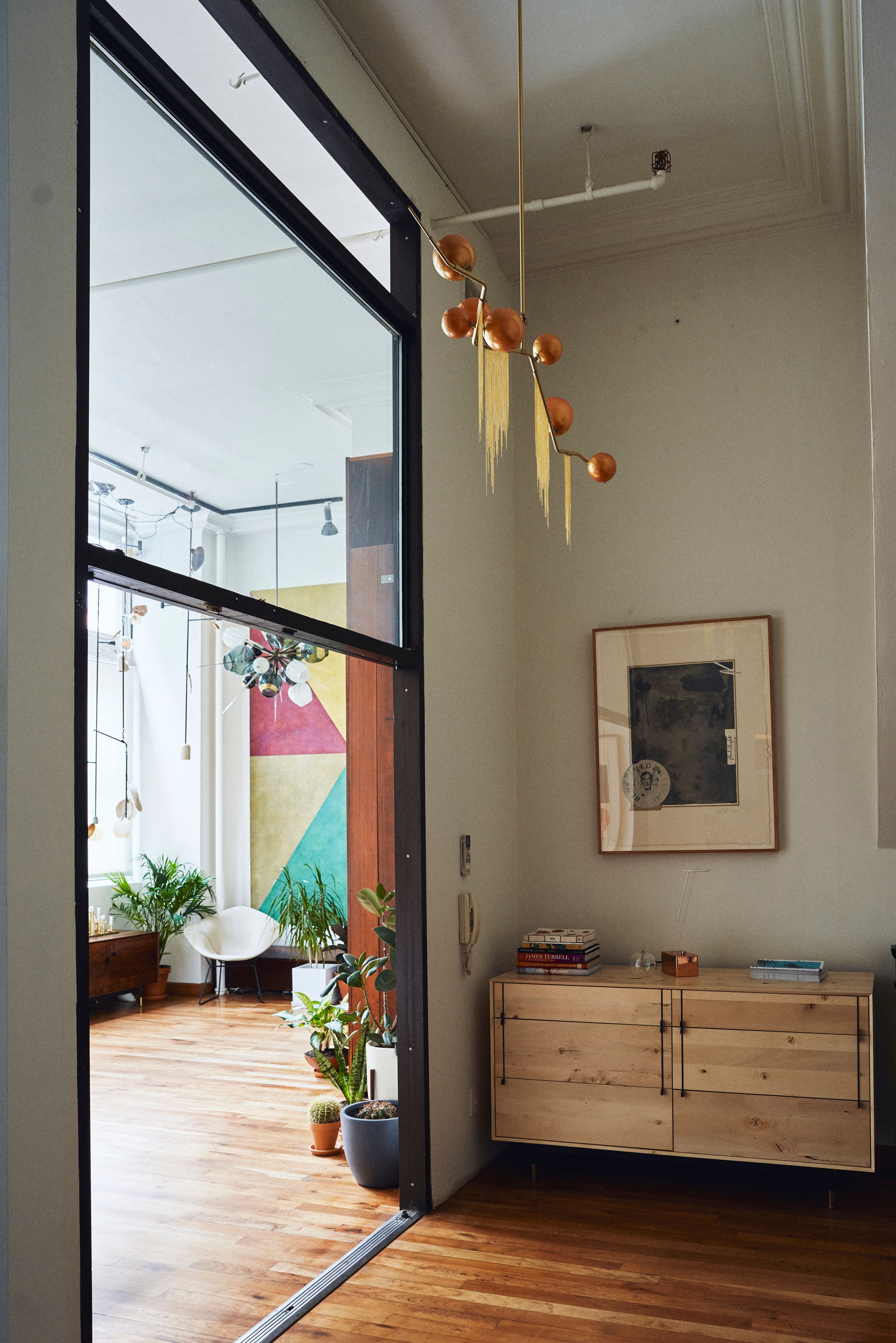 GLOBE CHERRY BOMB FRINGE CHANDELIER CBF.07.05 par Lindsey Adelman