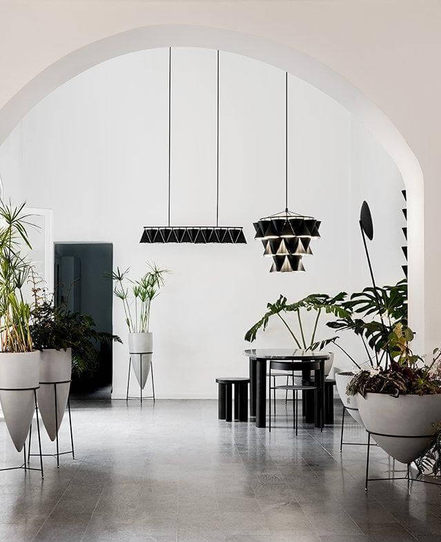 LEGATO LINEAR CHANDELIER par Matter Made
