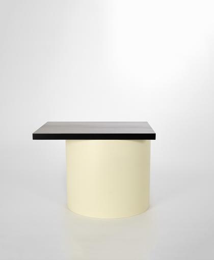 SLON SIDE TABLE ASYMMETRICAL par Matter Made