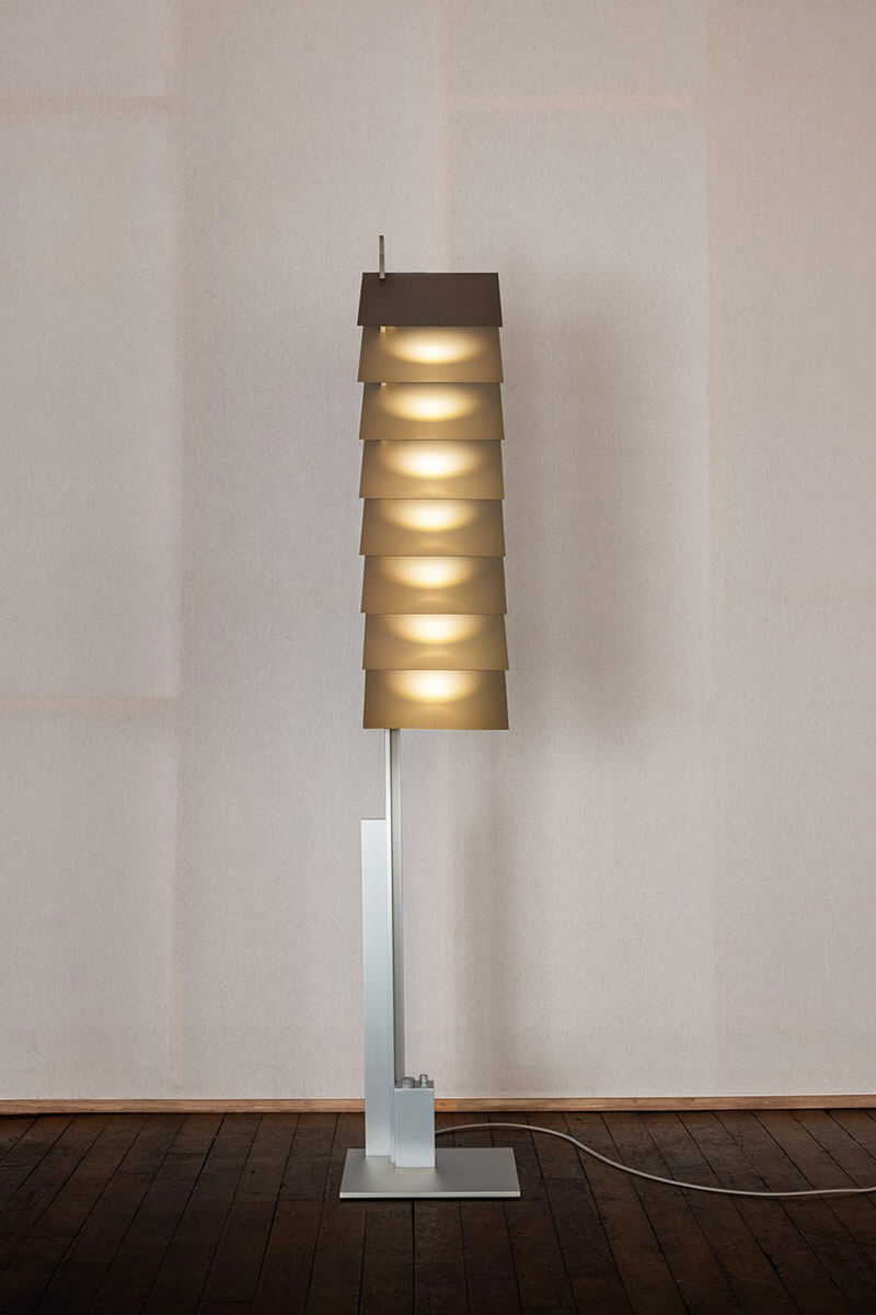BE PATIENT FLOOR LAMP par Pelle