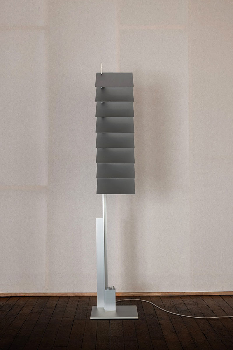 BE PATIENT FLOOR LAMP par Pelle