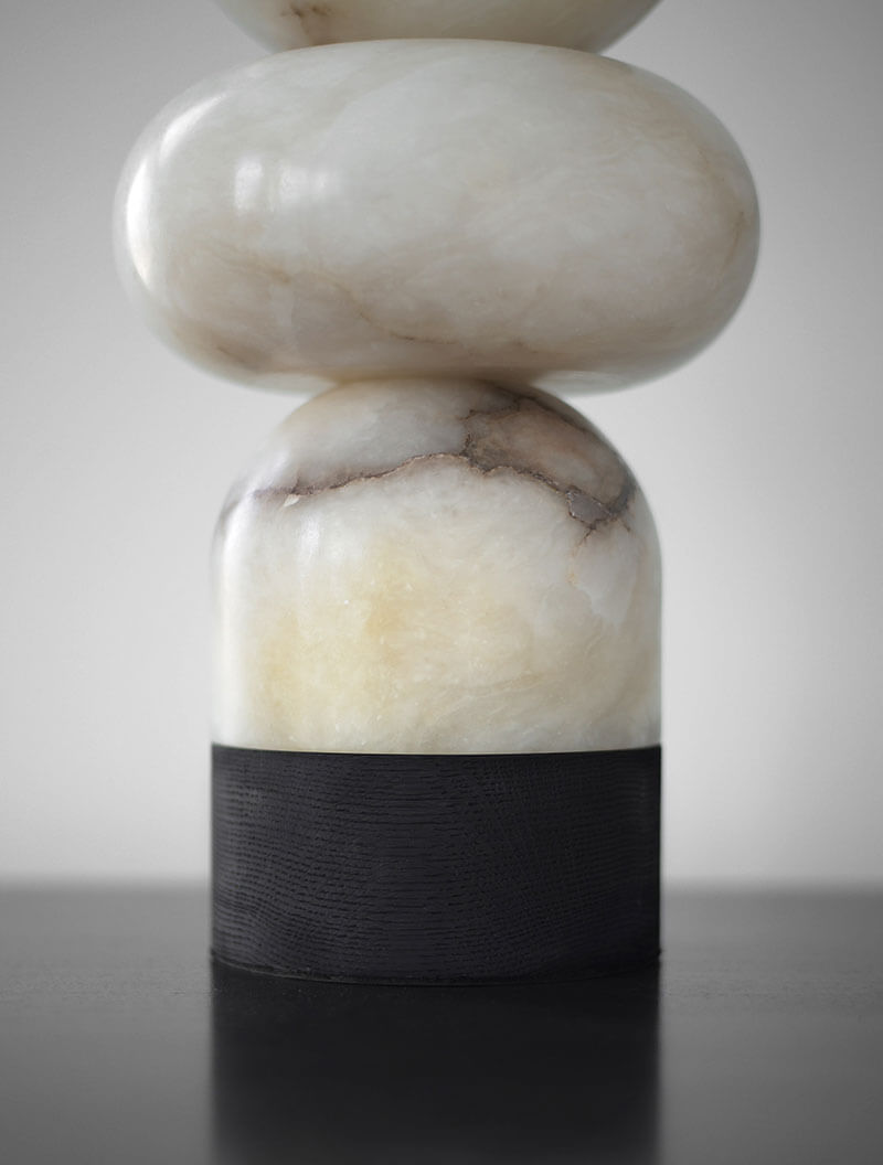 ALABASTER TOTEM 3 TABLE LAMP par Allied Maker