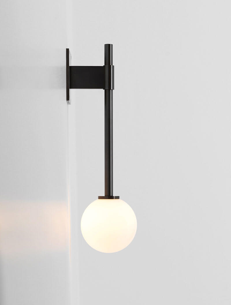 BASTION SCONCE LONG par Allied Maker