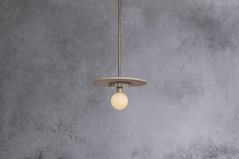 CERAMIC PENDANT SMALL par Anna Karlin