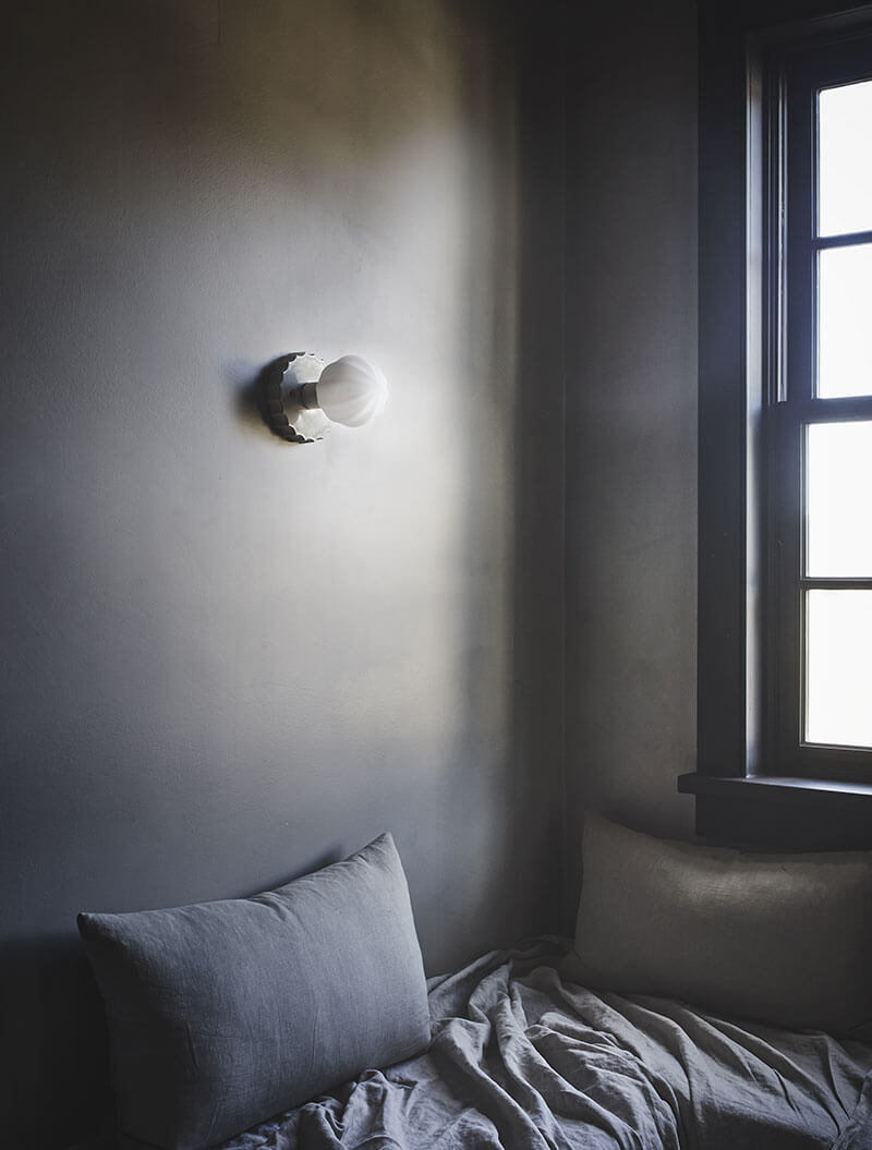 CERAMIC SCONCE SMALL par Anna Karlin