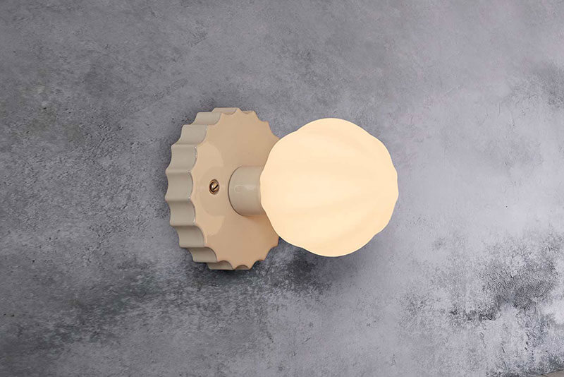 CERAMIC SCONCE SMALL par Anna Karlin