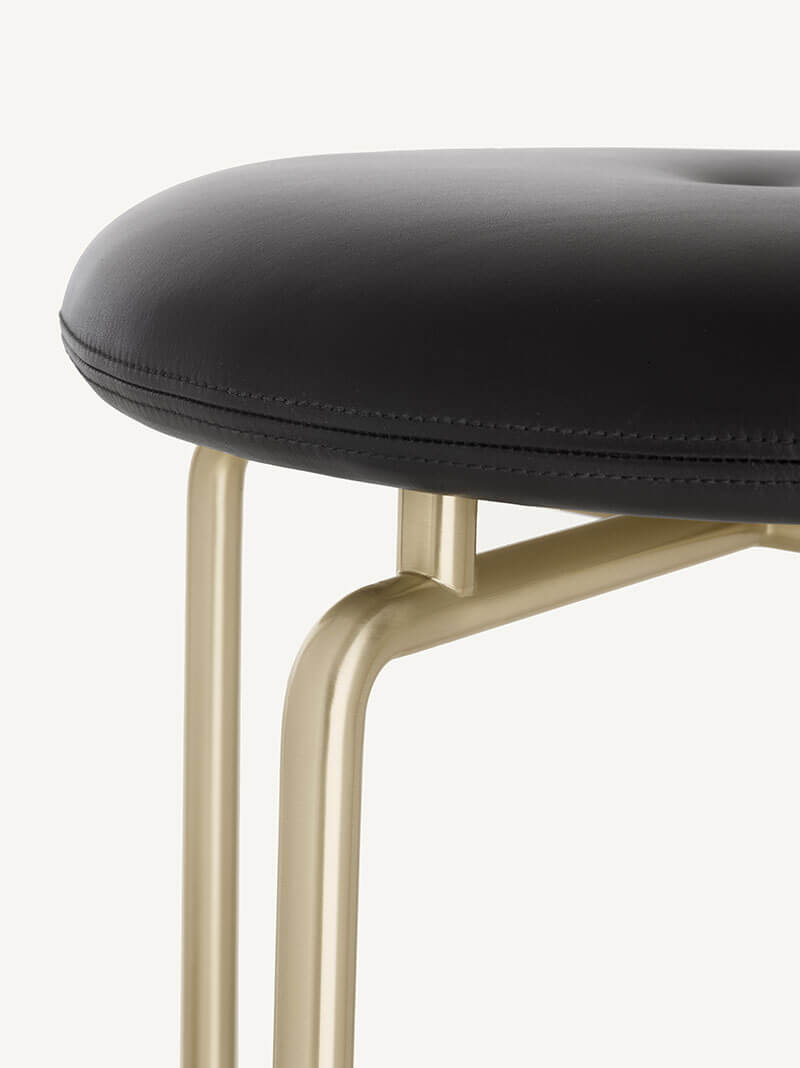 CIRCULAR STOOLS par BassamFellows