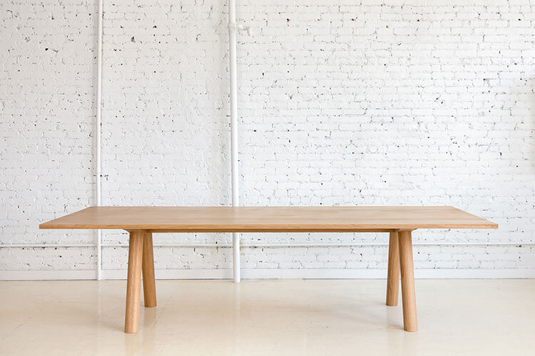 COLUMN DINING TABLE - ANGLED LEG par Fort Standard