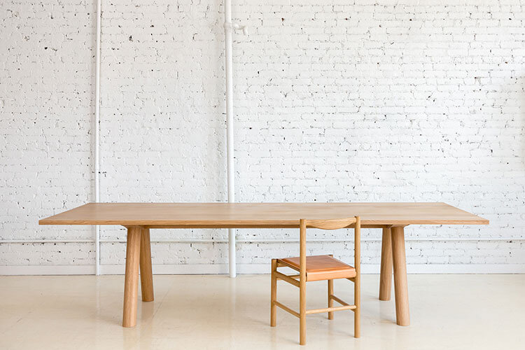 COLUMN DINING TABLE - ANGLED LEG par Fort Standard