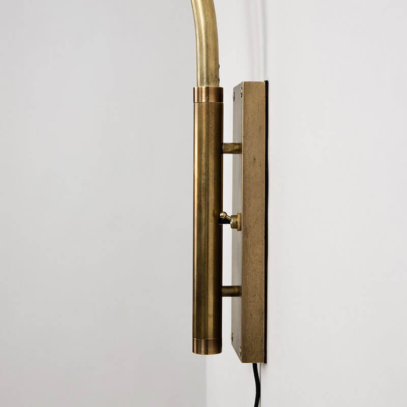 CONTOUR WALL LAMP 38 par Allied Maker