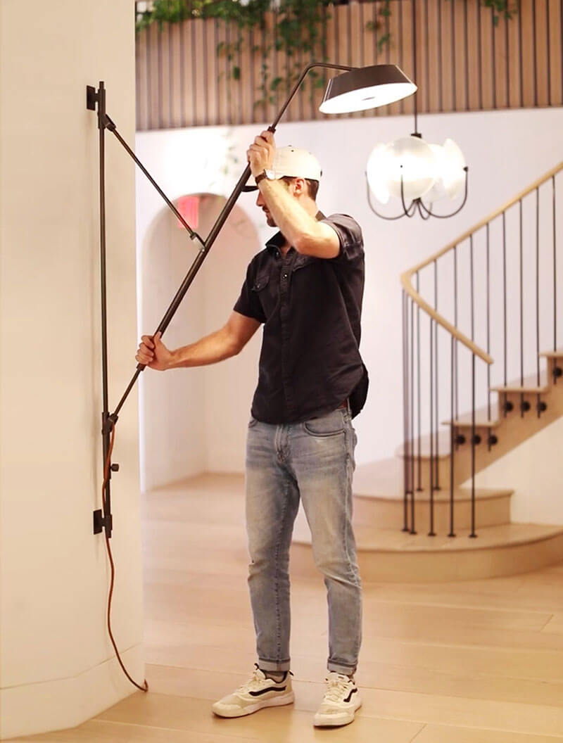 CRANE WALL LAMP par Allied Maker