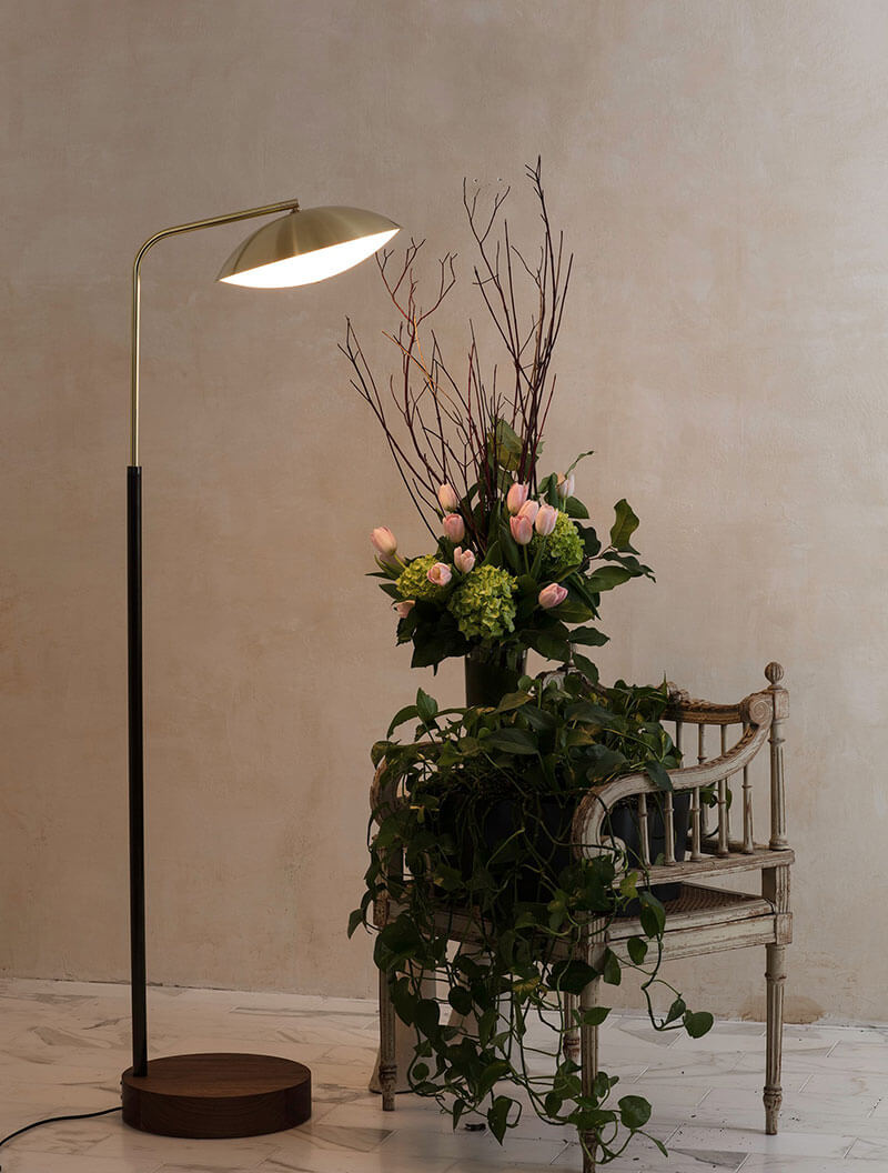 CREST FLOOR LAMP par Allied Maker
