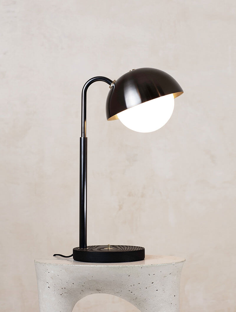 DOME TABLE LAMP par Allied Maker