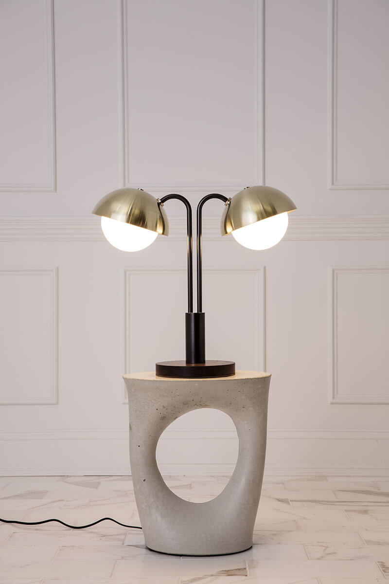 DOUBLE DOME TABLE LAMP par Allied Maker