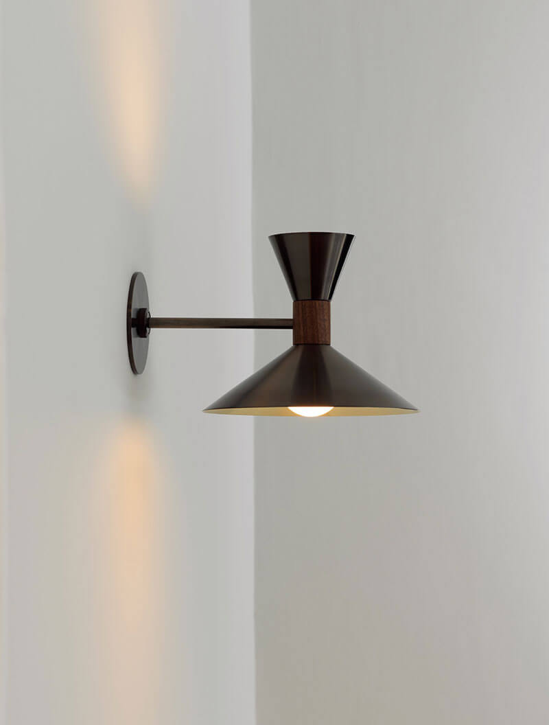 DUAL CONE SCONCE par Allied Maker