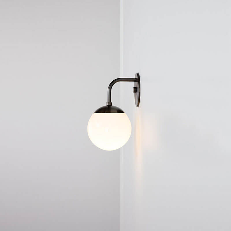 GLOBE SCONCE par Allied Maker