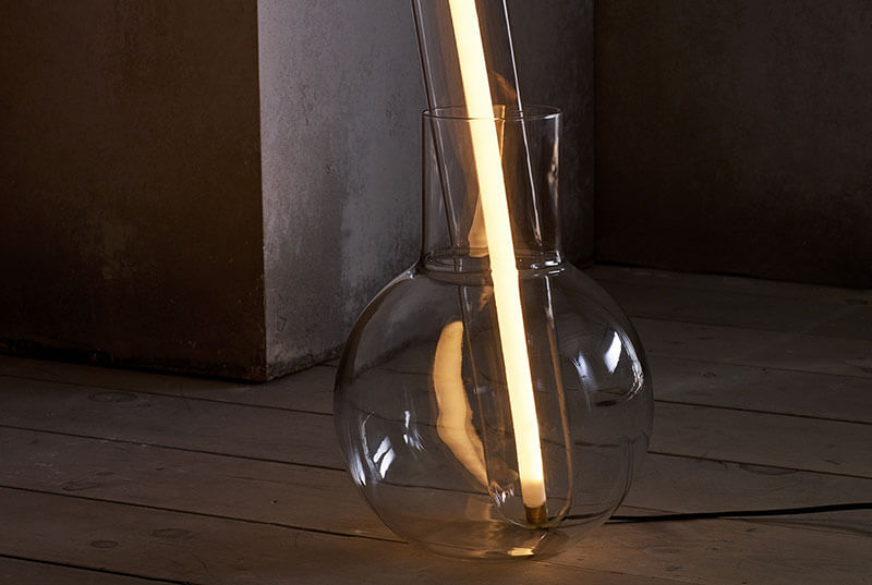 INTERVENTION FLOOR LAMP par Anna Karlin