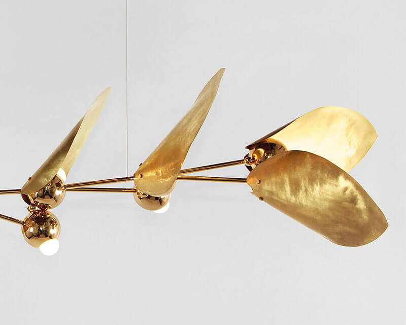 LAUREL LINEAR CHANDELIER par Rosie Li