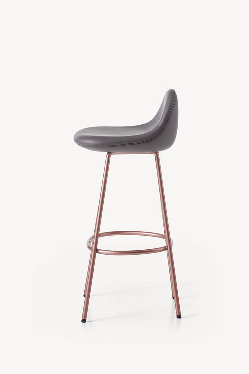 PEBBLE PADDED STOOLS par BassamFellows