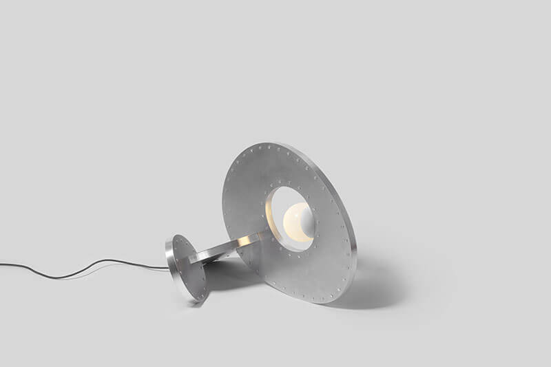 PEBBLE TABLE LAMP par Rosie Li