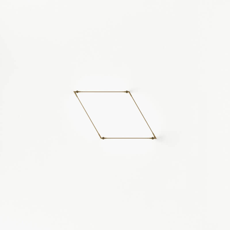 THIN PRIMARIES WALL-MOUNTED RHOMBUS par Juniper