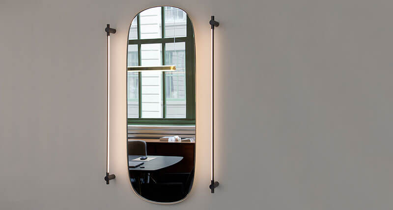 THIN SURFACE MOUNT VANITY LIGHT par Juniper