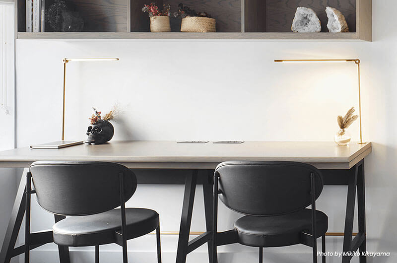 THIN TASK LAMP WITH DESK INSET par Juniper