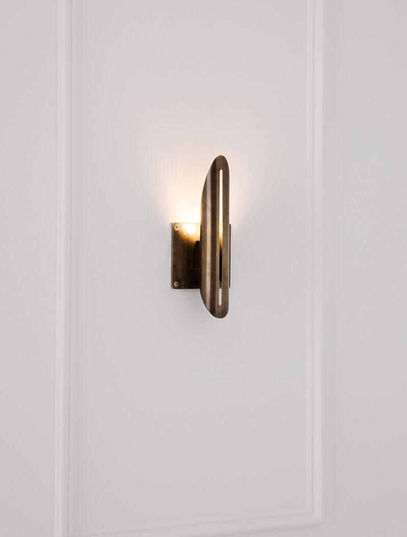 VOYAGER 11 FLUSH SCONCE par Allied Maker