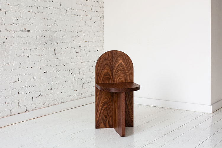 TOMBSTONE CHAIR - WOOD par Fort Standard