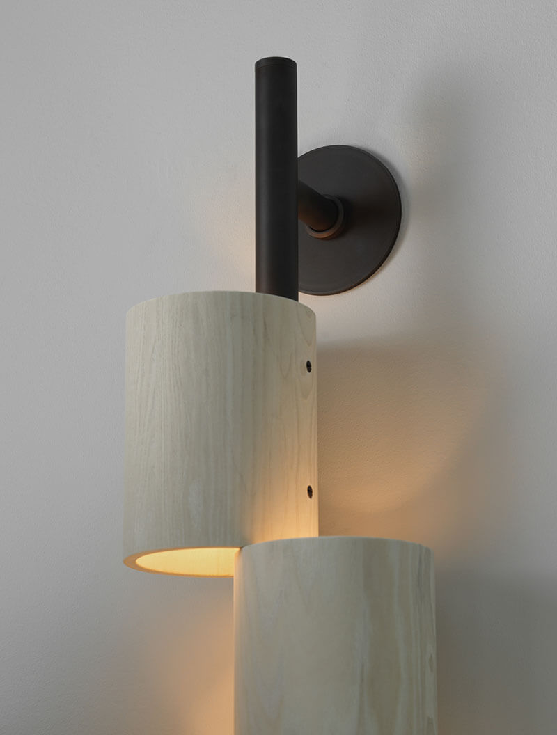 WOOD TOTEM SCONCE par Allied Maker
