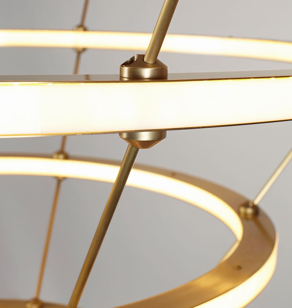 HALO CHANDELIER  - 4 RINGS par Roll & Hill
