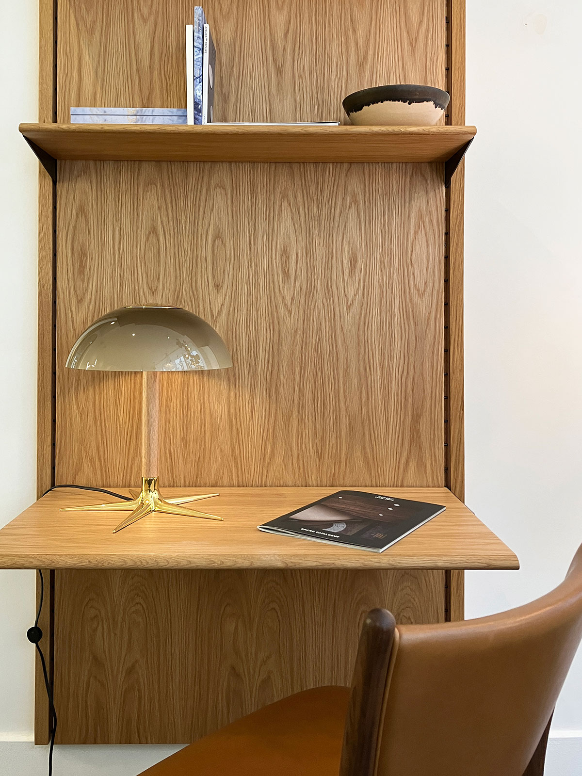 THE LADDI TABLE LAMP par Roll & Hill