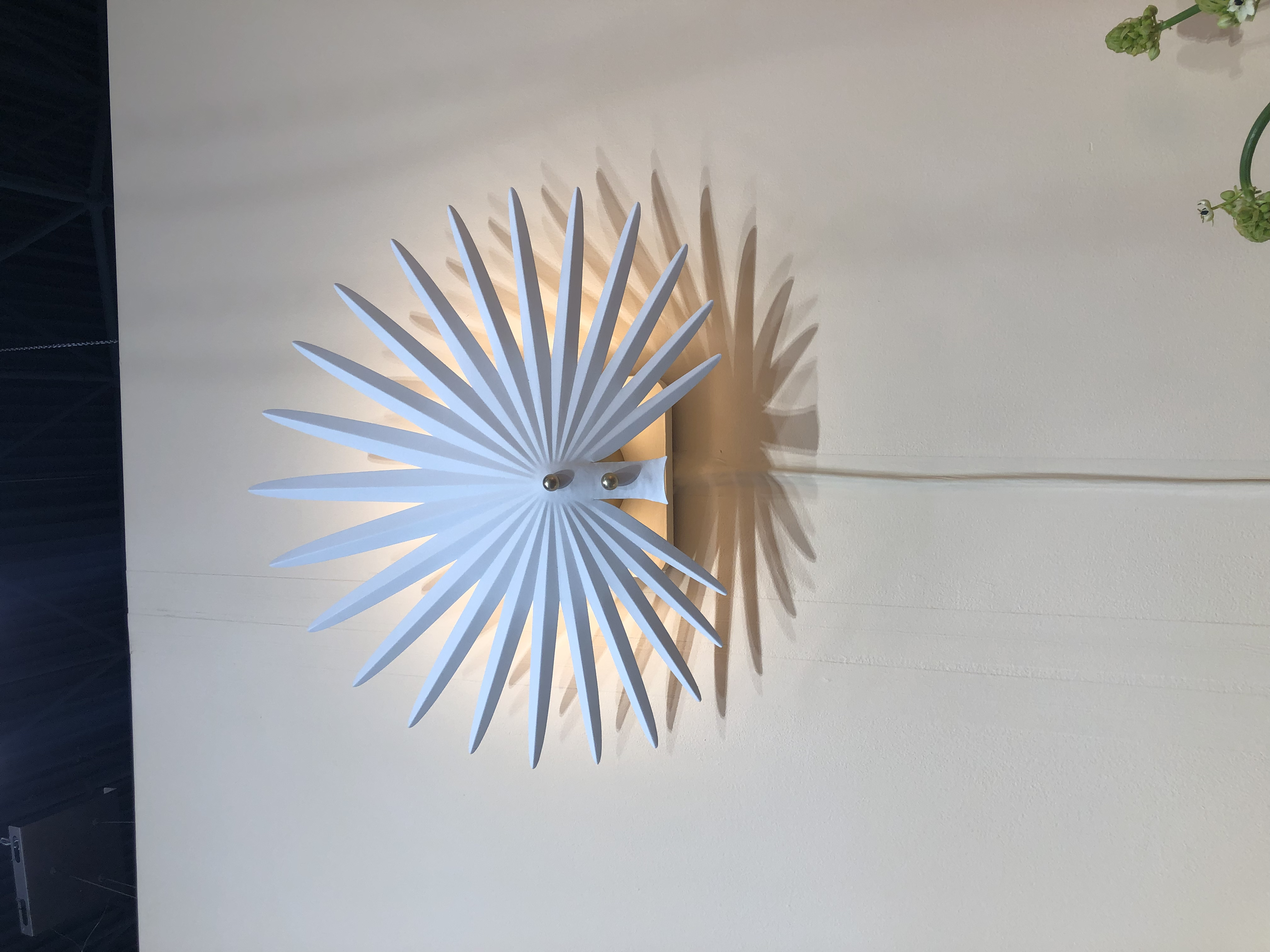 INEZ WALLMOUNT par Rosie Li