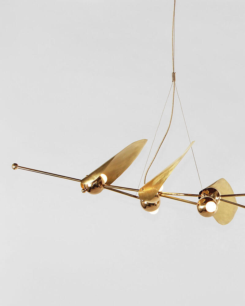 LAUREL LINEAR CHANDELIER par Rosie Li